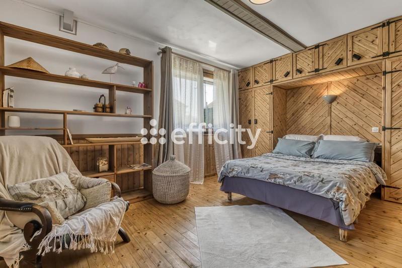 Maison - 228 m² - 9 pièces