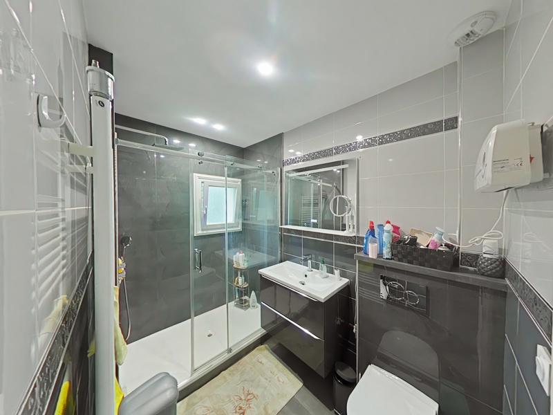 Maison - 245 m² - 10 pièces