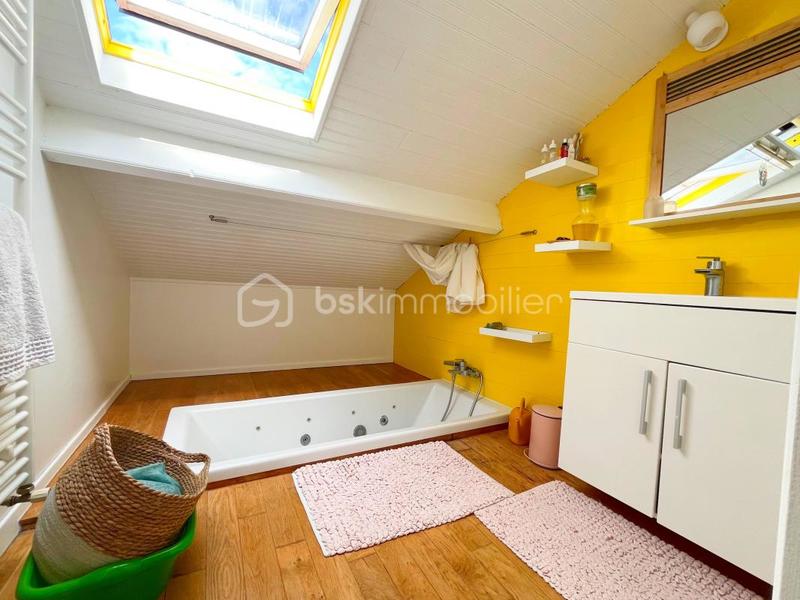 Maison - 210 m² - 6 pièces