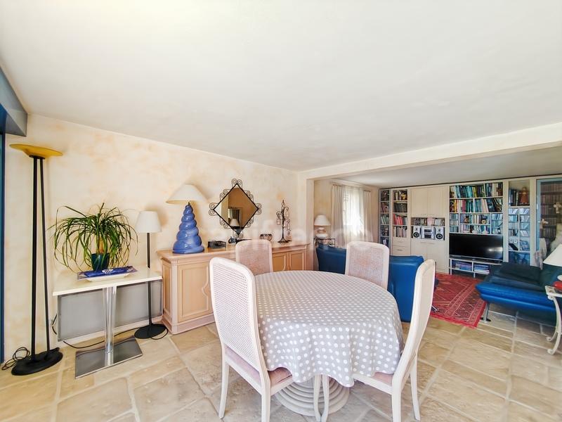 Maison - 250 m² - 8 pièces