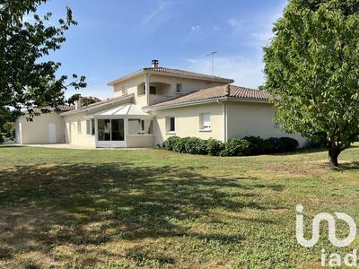 Maison - 221 m² - 6 pièces