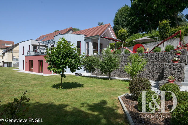 Maison contemporaine - 255 m² - 9 pièces