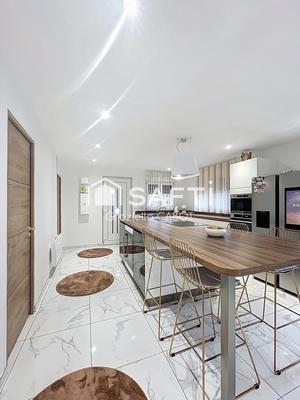 Maison - 136 m² - 4 pièces