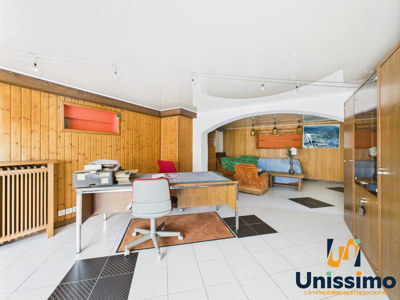 Maison - 295 m² - 11 pièces