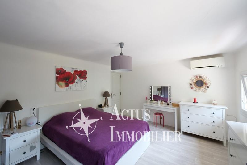 Maison - 255 m² - 8 pièces