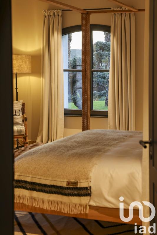 Maison - 425 m² - 8 pièces