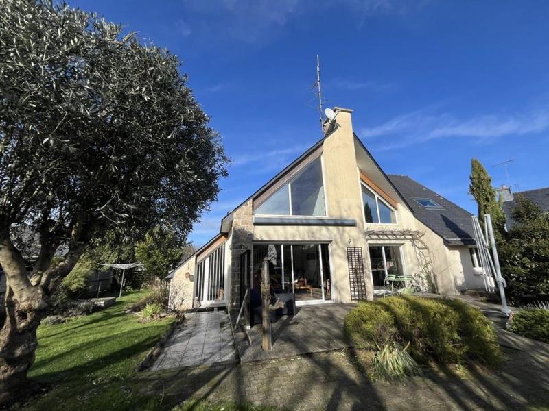 Maison - 162 m² - 10 pièces