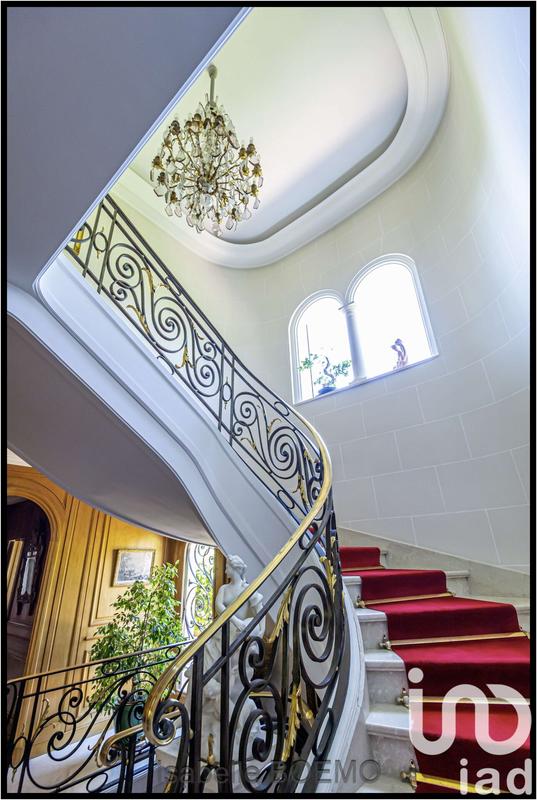 Maison - 555 m² - 15 pièces