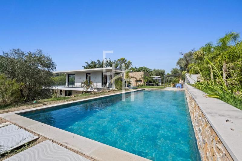 Maison - 470 m² - 7 pièces