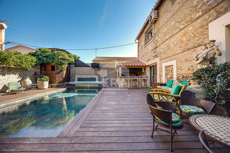 Maison - 254 m² - 6 pièces