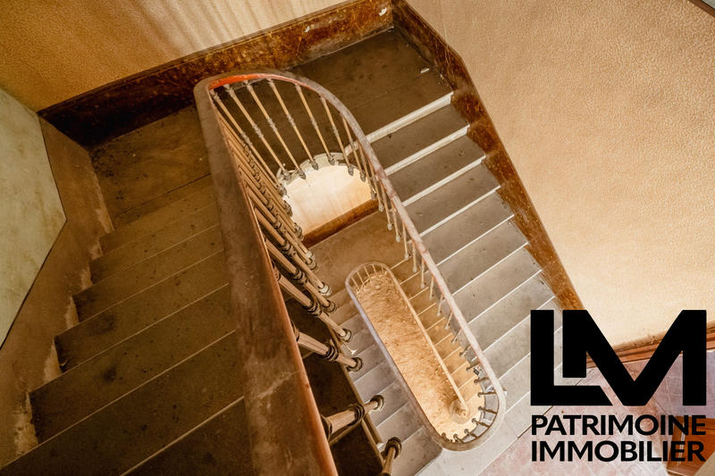 Maison - 325 m² - 6 pièces