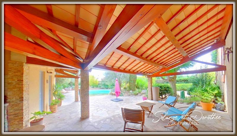 Maison - 325 m² - 8 pièces