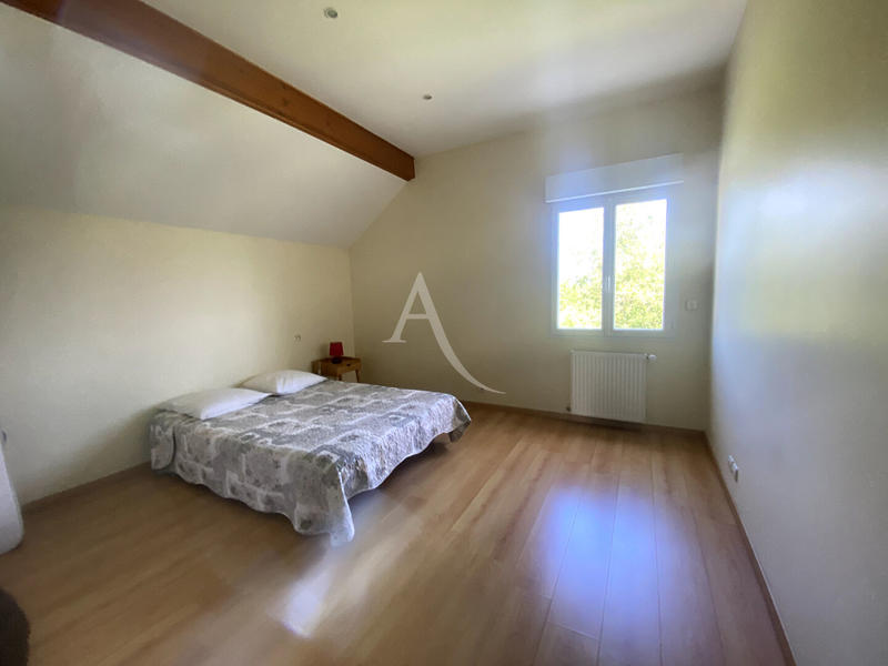 Maison - 214 m² - 8 pièces