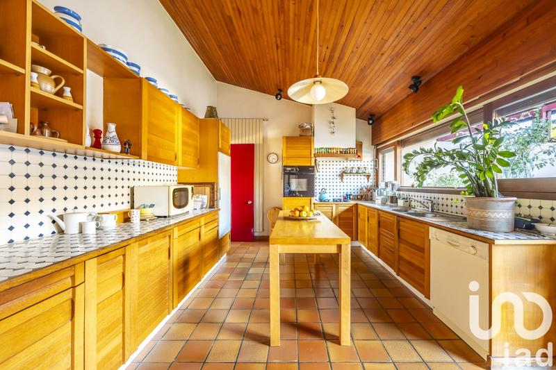 Maison - 300 m² - 6 pièces