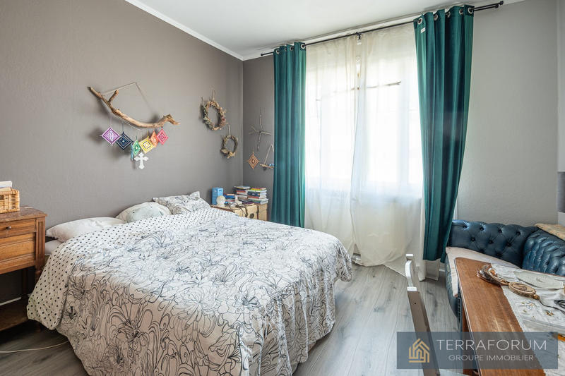 Maison - 265 m² - 8 pièces