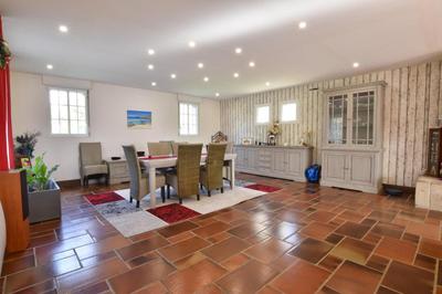 Maison - 236 m² - 7 pièces