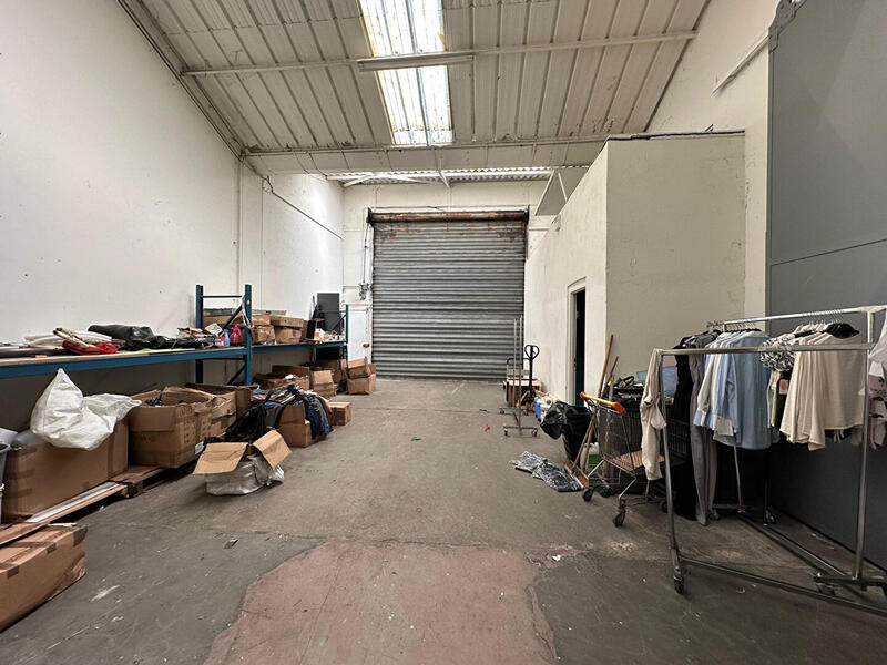 Local d'activité / Entrepôt - 1 750 m²