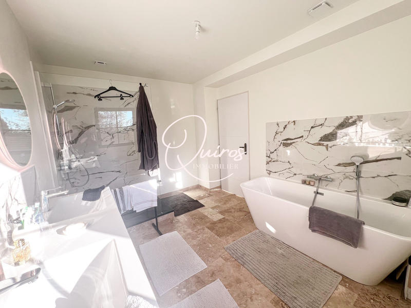 Maison - 290 m² - 8 pièces