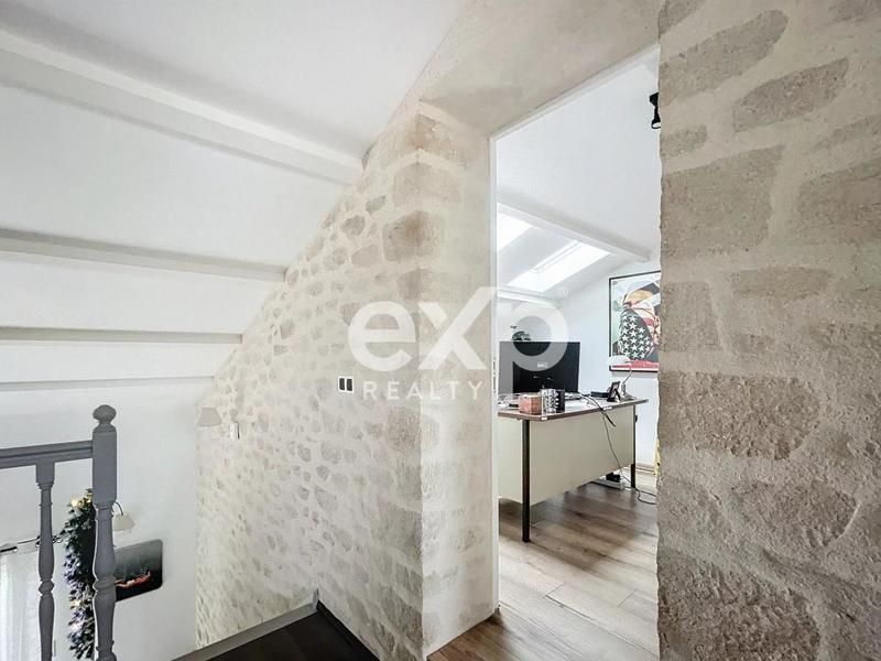 Maison - 235 m² - 8 pièces