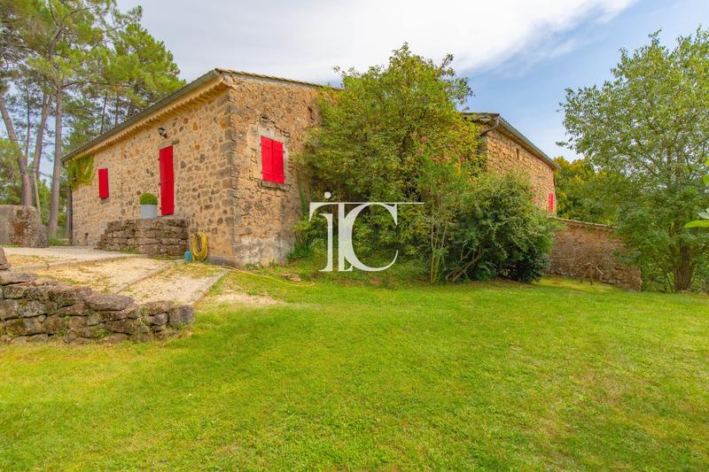 Maison - 245 m² - 9 pièces