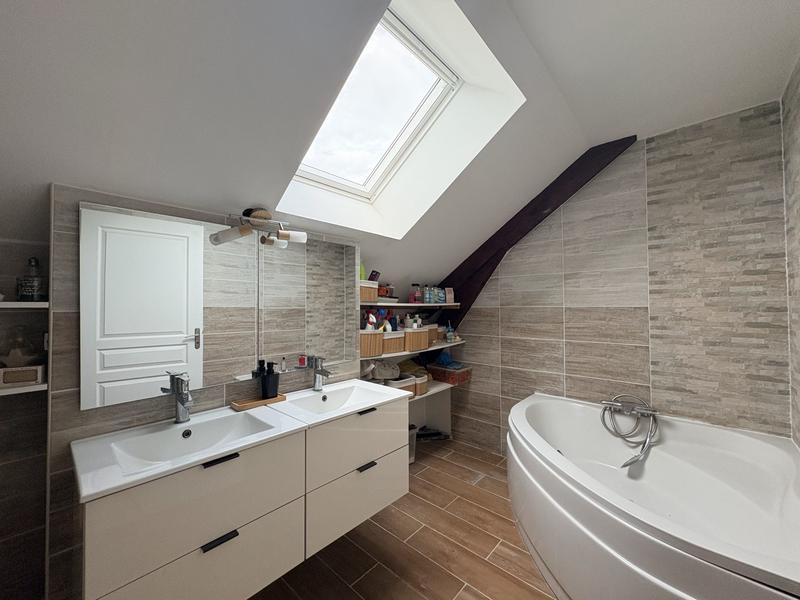 Maison - 163 m² - 7 pièces