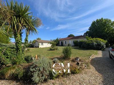 Maison - 585 m² - 8 pièces