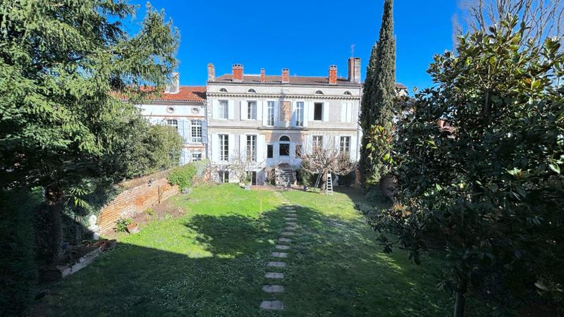 Hôtel particulier - 758 m² - 19 pièces