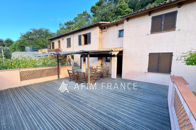 Maison - 145 m² - 5 pièces