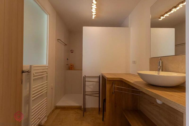 Propriété - 229 m² - 13 pièces