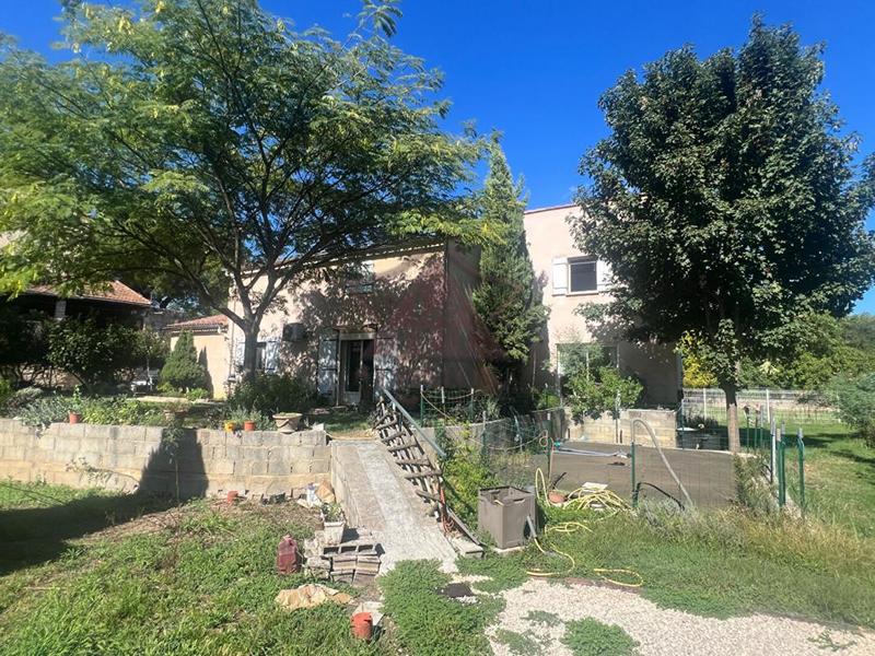 Villa - 221 m² - 9 pièces