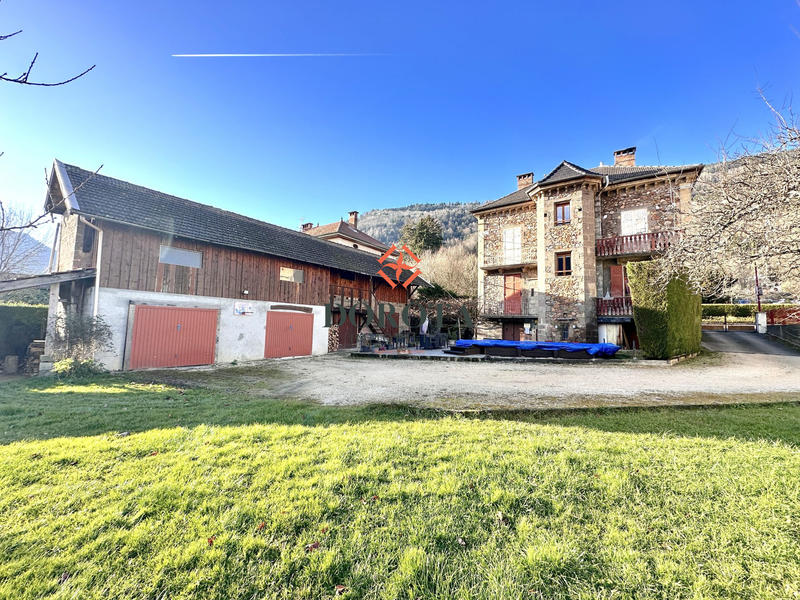 Maison - 300 m² - 6 pièces