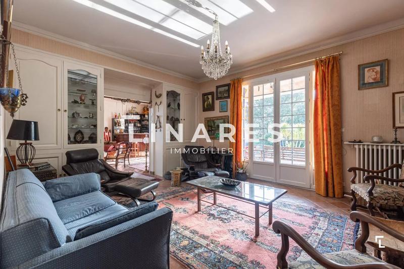 Maison - 369 m² - 7 pièces