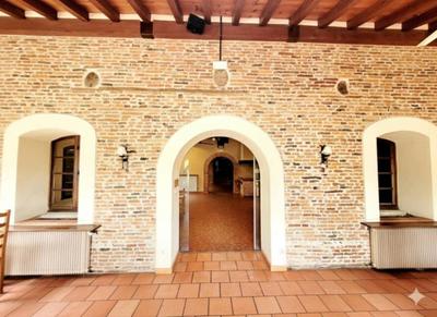 Maison - 1 460 m² - 30 pièces