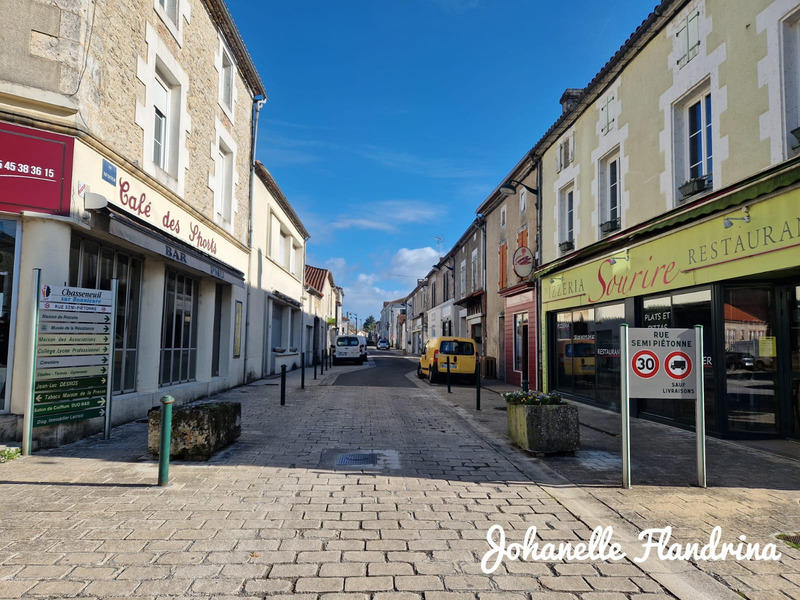 Maison - 420 m² - 8 pièces