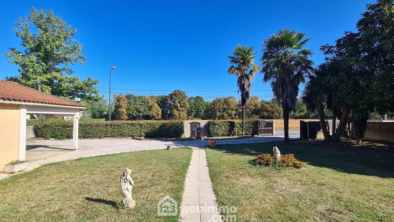 Maison - 370 m² - 12 pièces