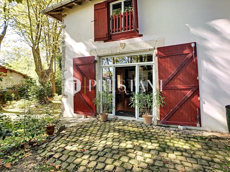Maison - 380 m² - 12 pièces