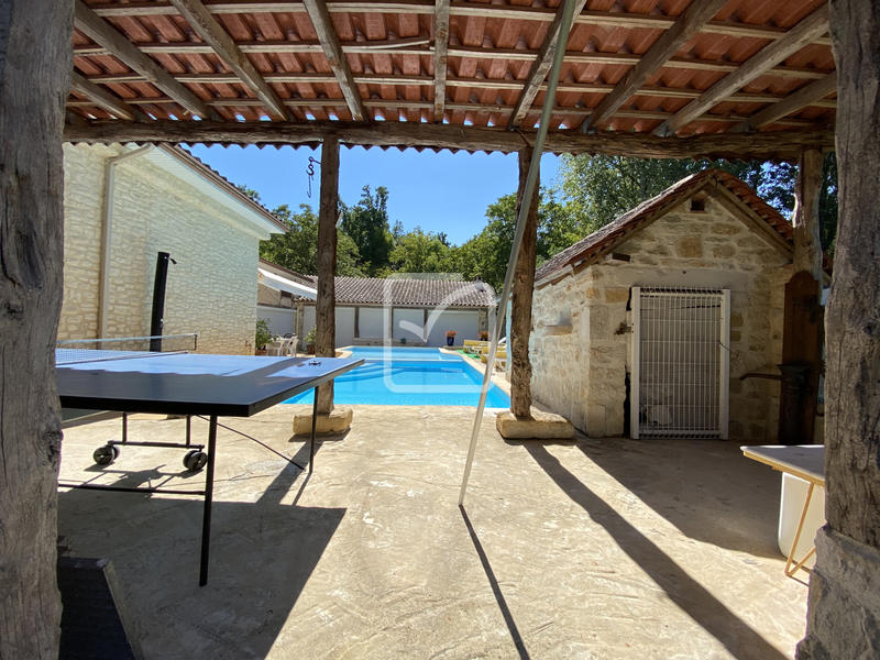 Maison - 208 m² - 6 pièces