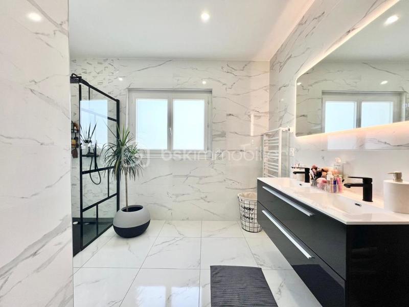 Villa - 140 m² - 5 pièces