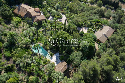 Villa - 360 m² - 9 pièces