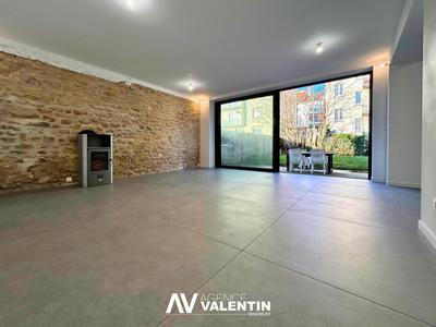 Maison - 221 m² - 9 pièces