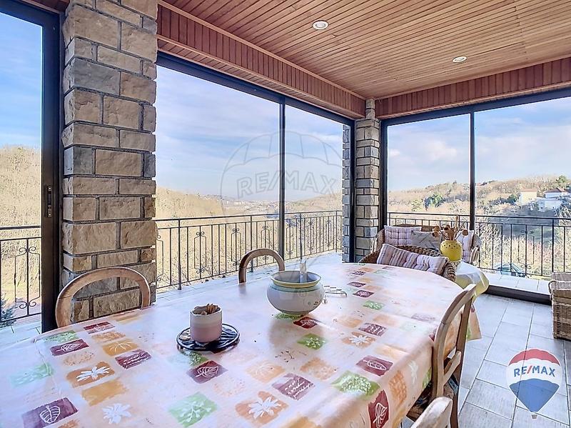 Maison - 222 m² - 9 pièces