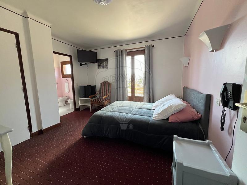 Appartement - 1 800 m² - 25 pièces