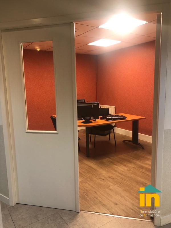 Local commercial - 570 m² - 15 pièces