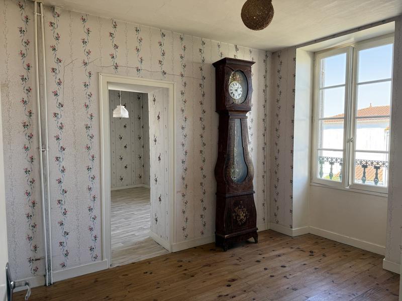 Maison - 184 m² - 9 pièces