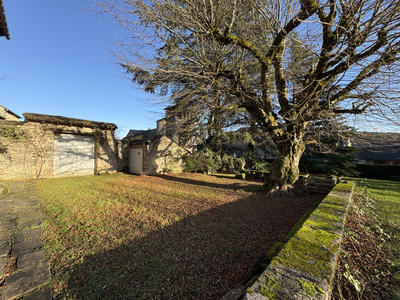 Maison - 250 m² - 8 pièces