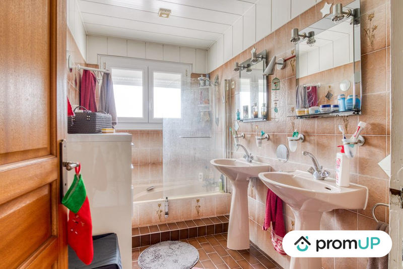 Maison - 200 m² - 6 pièces