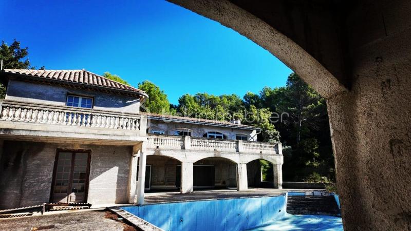 Maison - 300 m² - 4 pièces