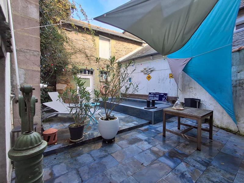 Maison - 280 m² - 10 pièces