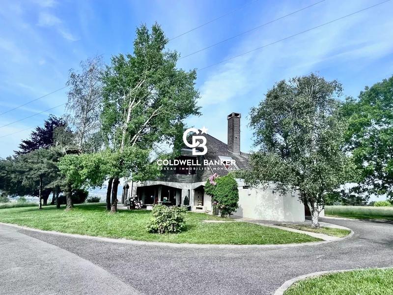 Maison - 250 m² - 7 pièces