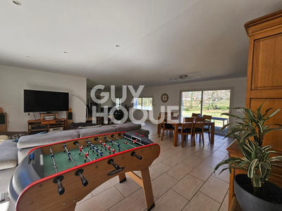 Maison - 250 m² - 7 pièces